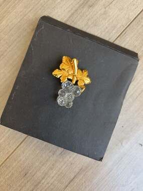 Vintage Swarovski Crystal Grape Cluster Brooch Gold Tone Leaves